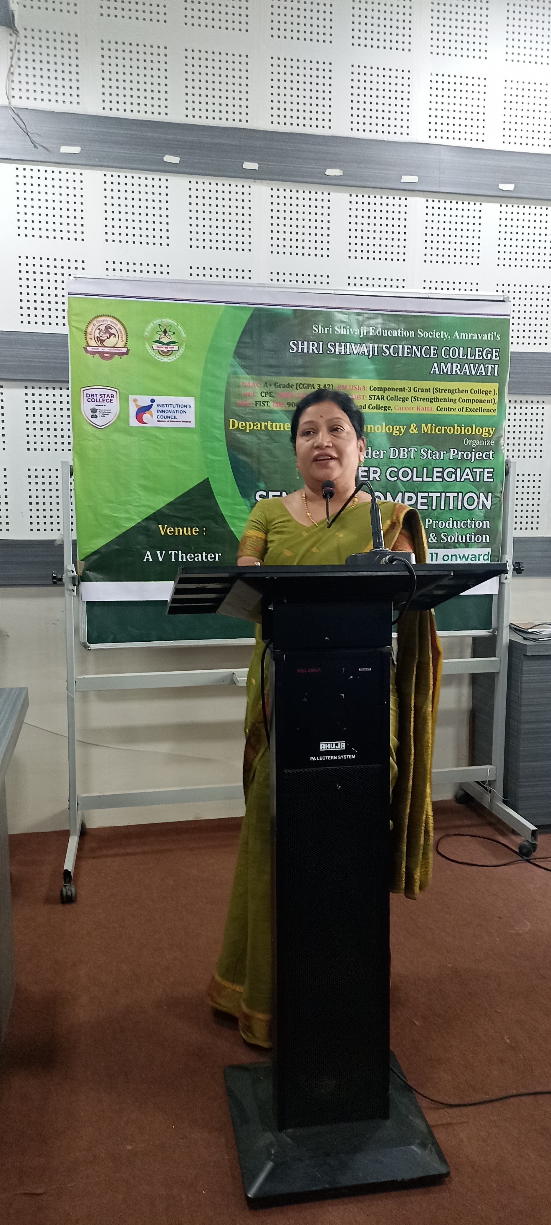 Dr. Maggirwar imparting wisdom and expertise on the next generation